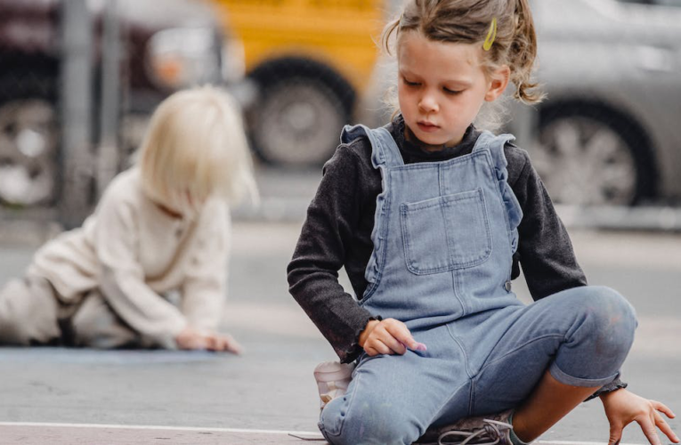 Co oznacza gdy 5-letnie dziecko chodzi na palcach? Możliwe przyczyny i jak pomóc