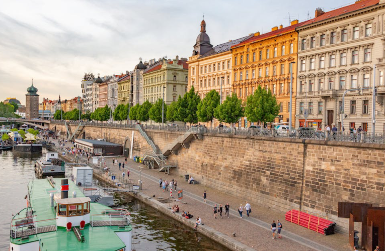 Odkryj świat tanich lotów – jak podróżować na marzeń finansowe?