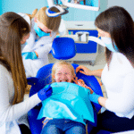 Jakie są zalety wizyt u stomatologa dziecięcego i jakie korzyści płyną z profilaktycznych wizyt stomatologicznych u dzieci?