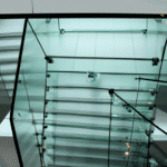 Czy schody szklane w Warszawie są trwałe bezpieczne i estetyczne?